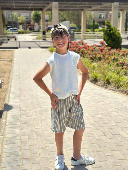 White sleeveless linen shirt
