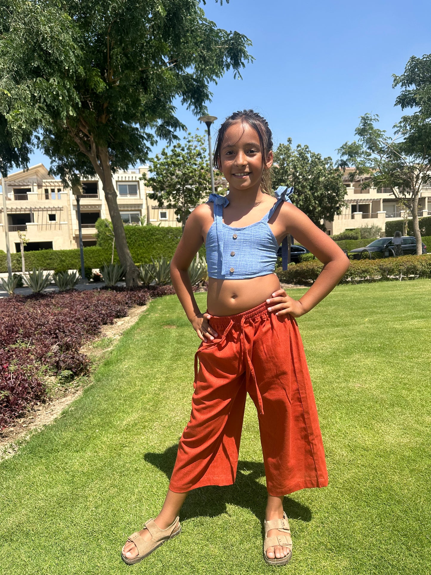 Cropped linen blue top
